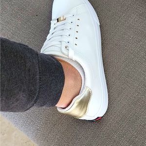 Brand: Tommy Hilfiger, Size: 8.5 M, New in the original box